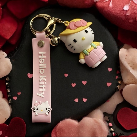 Hello Kitty Keychain - Picture 2 of 5